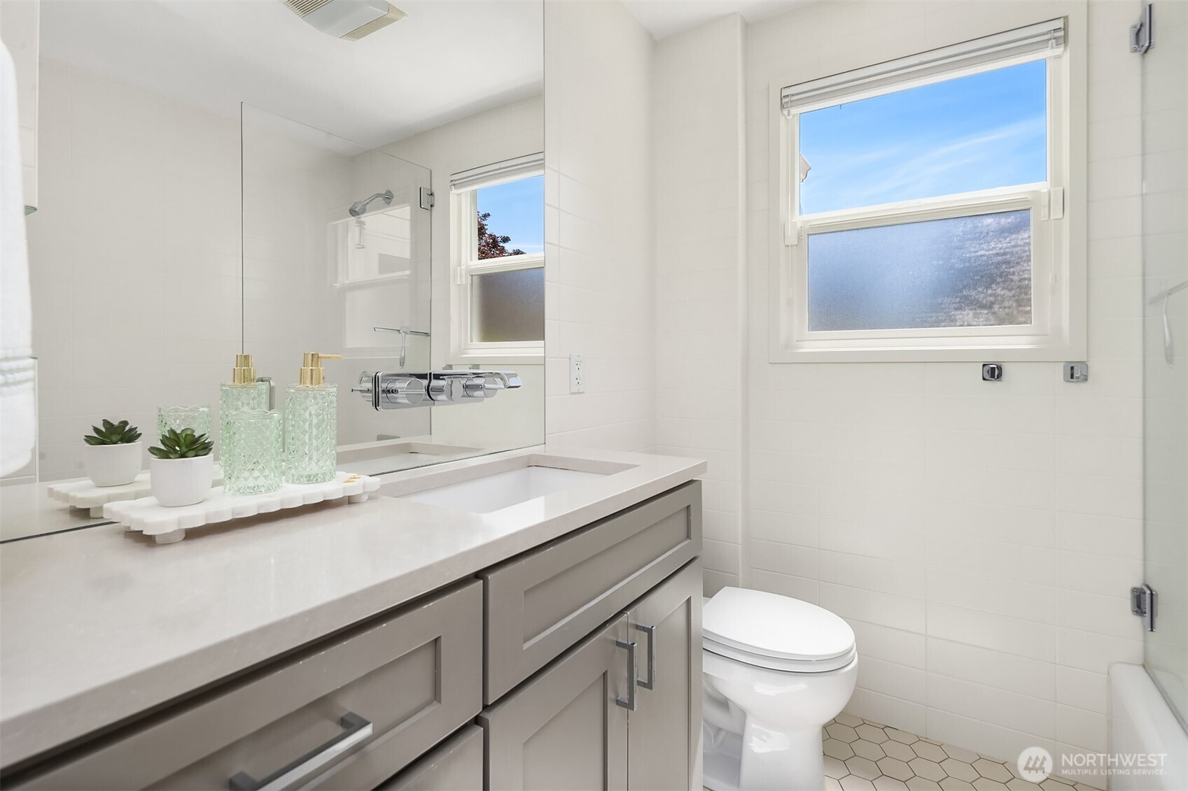 549 N 77th Street , Seattle, WA 98103