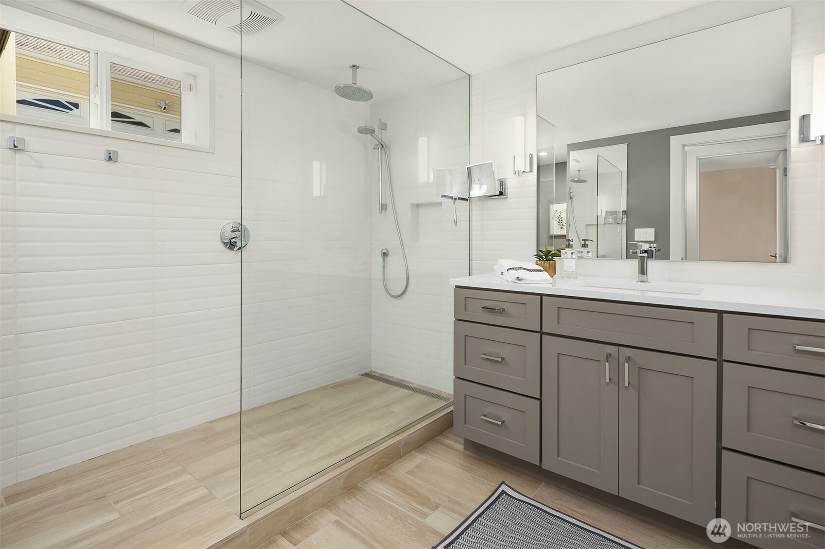 549 N 77th Street , Seattle, WA 98103