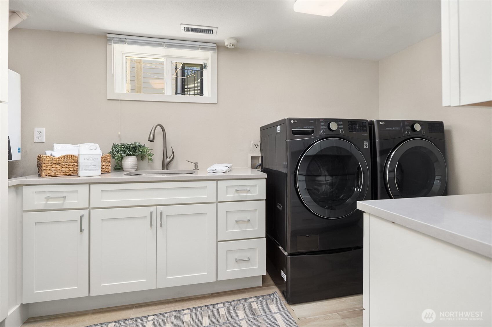 549 N 77th Street , Seattle, WA 98103