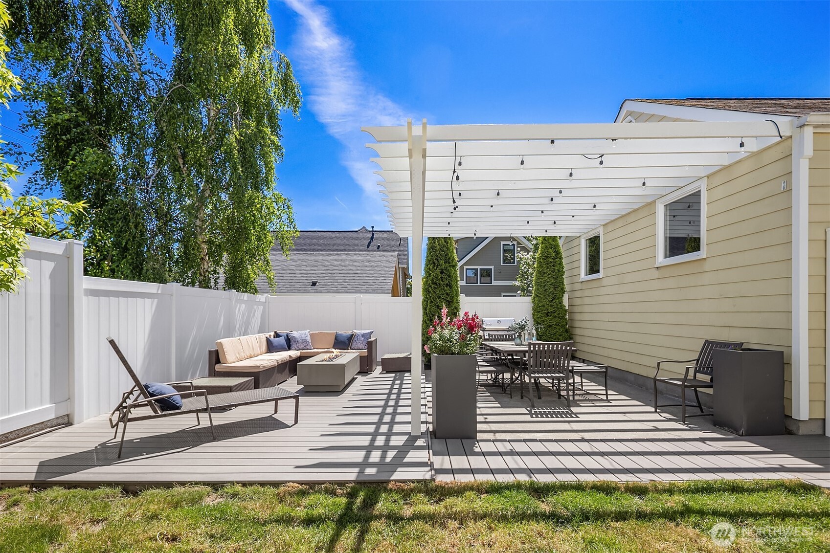 549 N 77th Street , Seattle, WA 98103