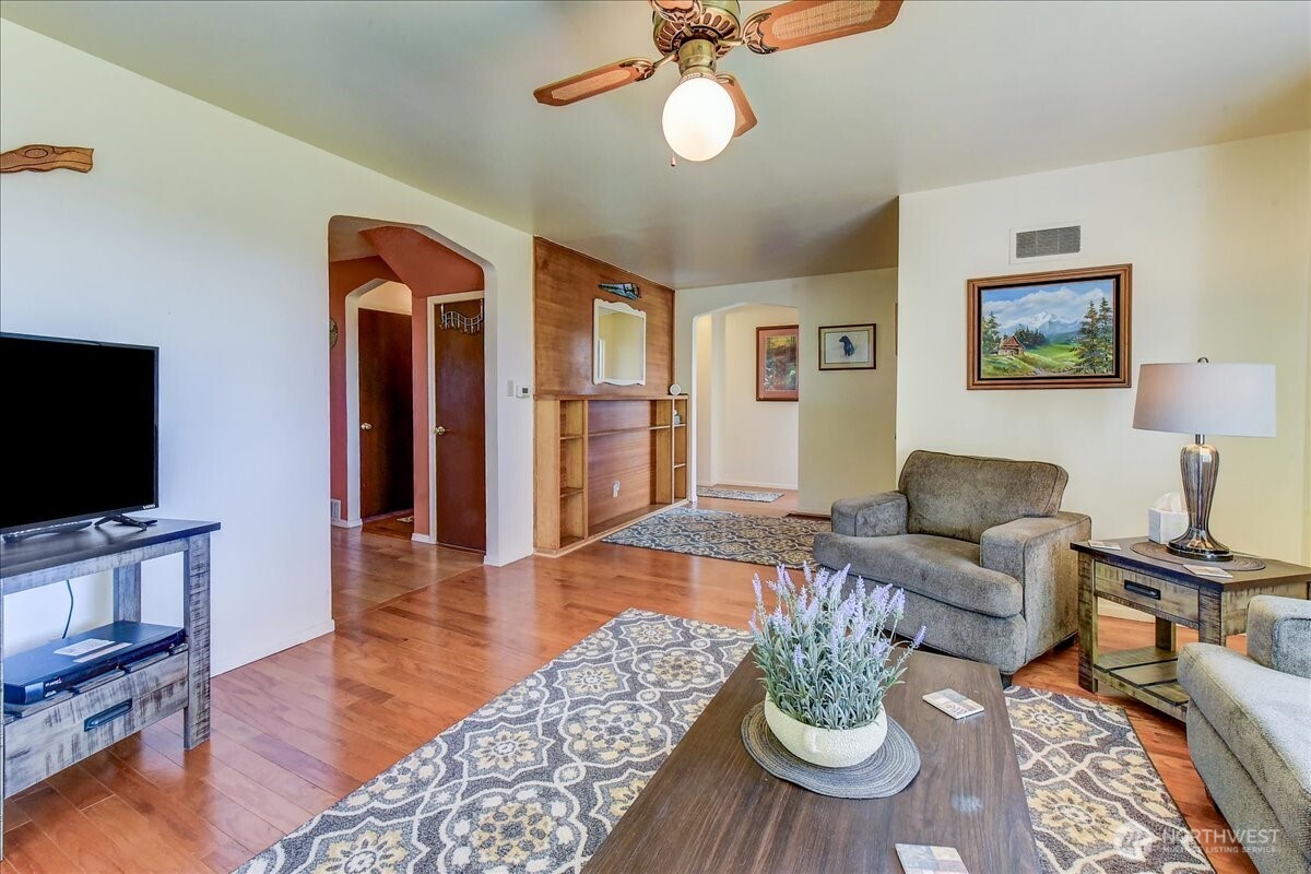 43004 196th Avenue SE, Enumclaw, WA 98022-9998