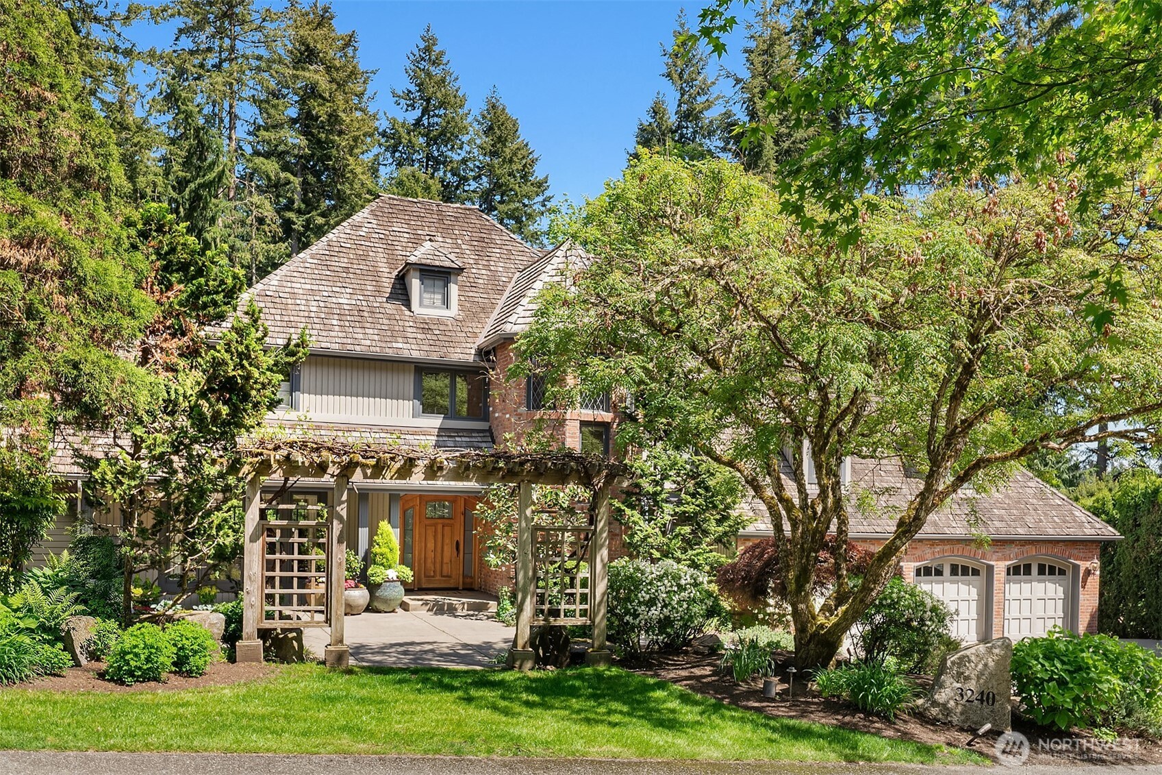 3240 126th Avenue NE, Bellevue, WA 98005