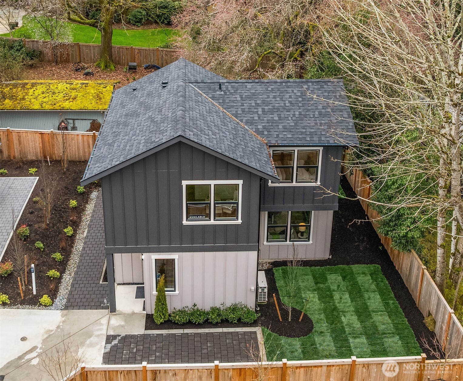817 18th Avenue W, Kirkland, WA 98033