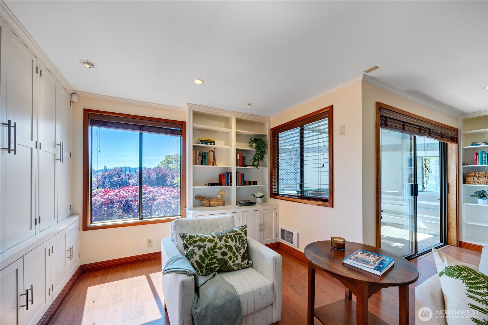 153 Madison Avenue N, Bainbridge Island, WA 98110