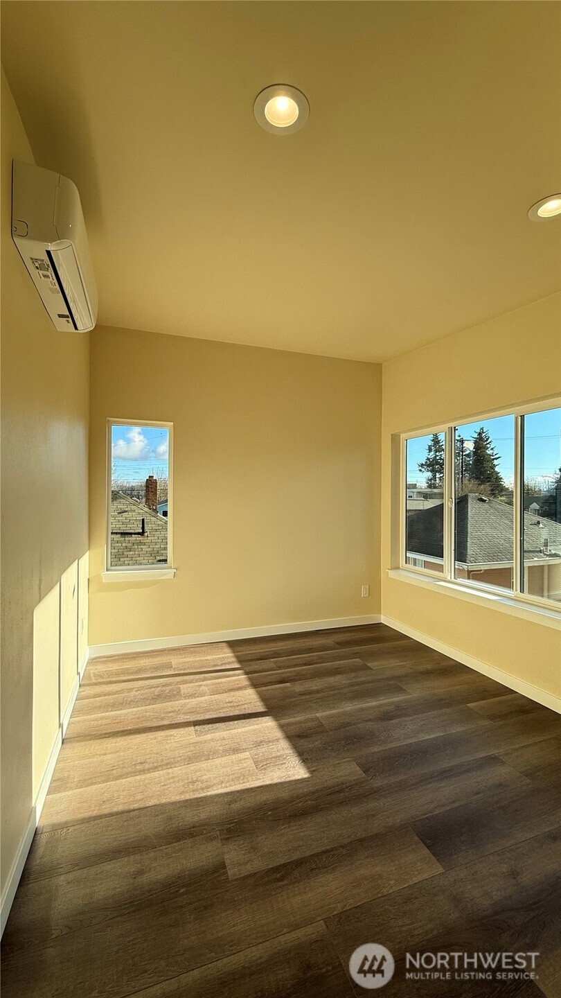 9025 38th Avenue S, Seattle, WA 98118