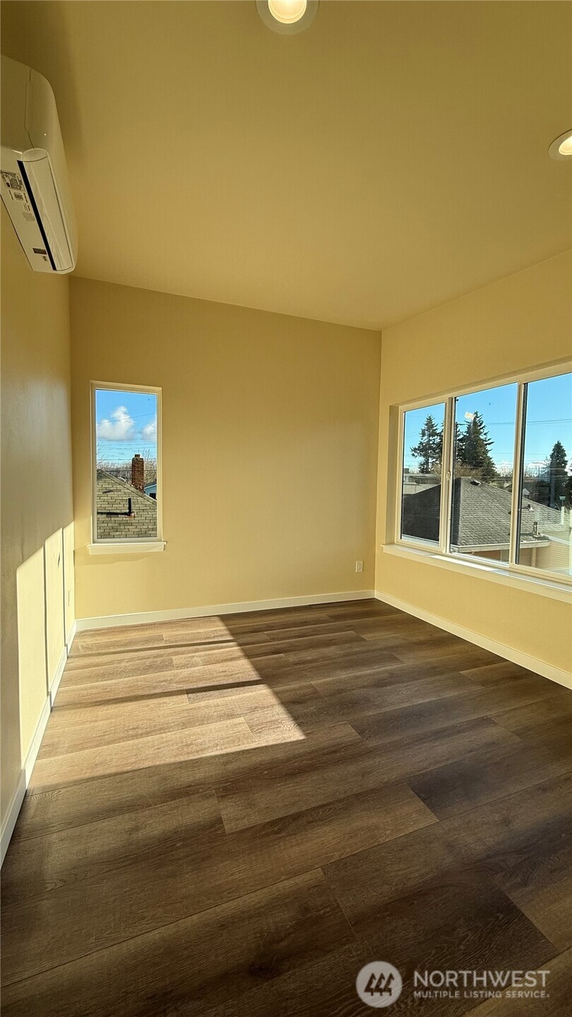 9025 38th Avenue S, Seattle, WA 98118