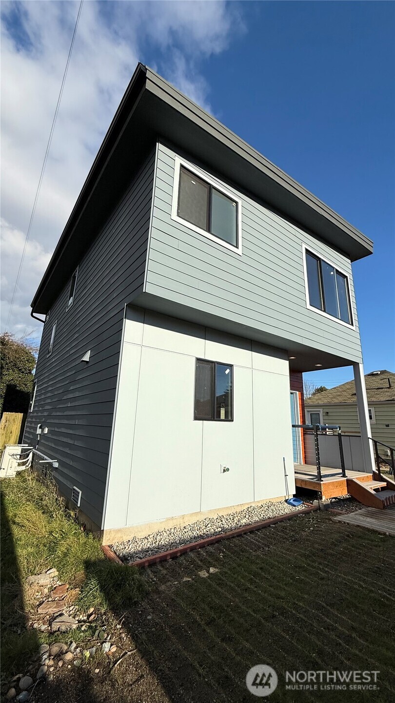 9025 38th Avenue S, Seattle, WA 98118