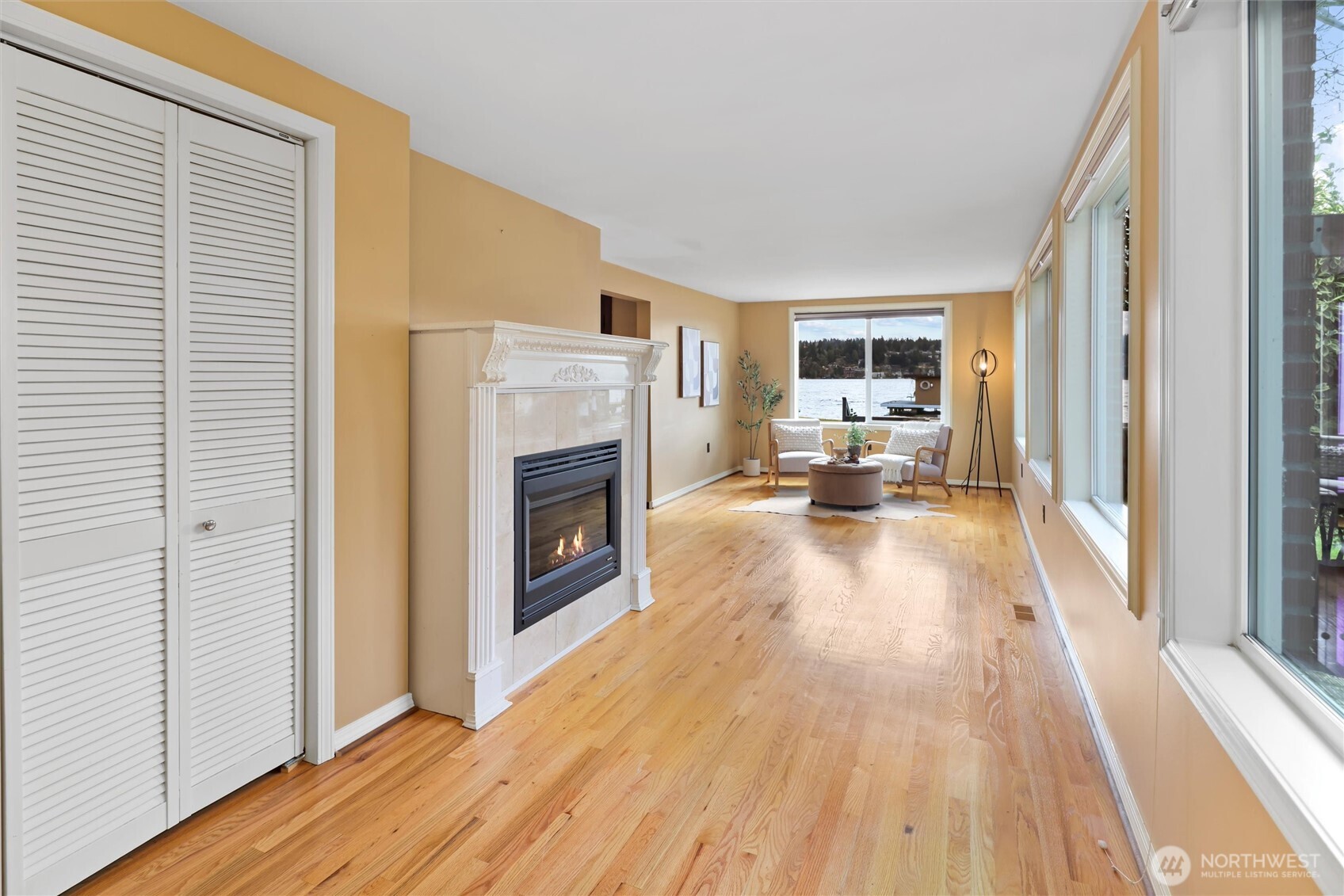 4728 NE 172nd Street , Lake Forest Park, WA 98155