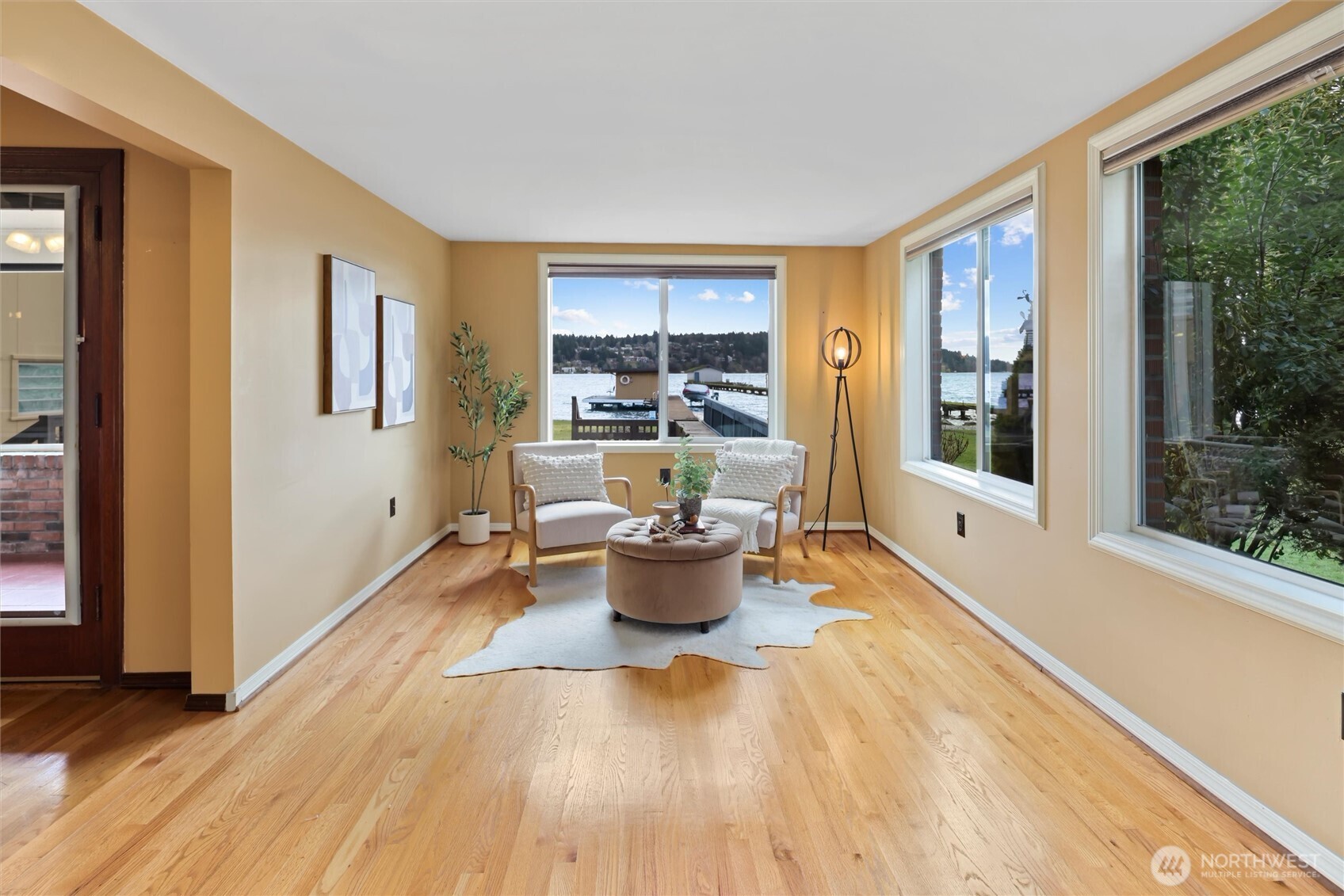 4728 NE 172nd Street , Lake Forest Park, WA 98155