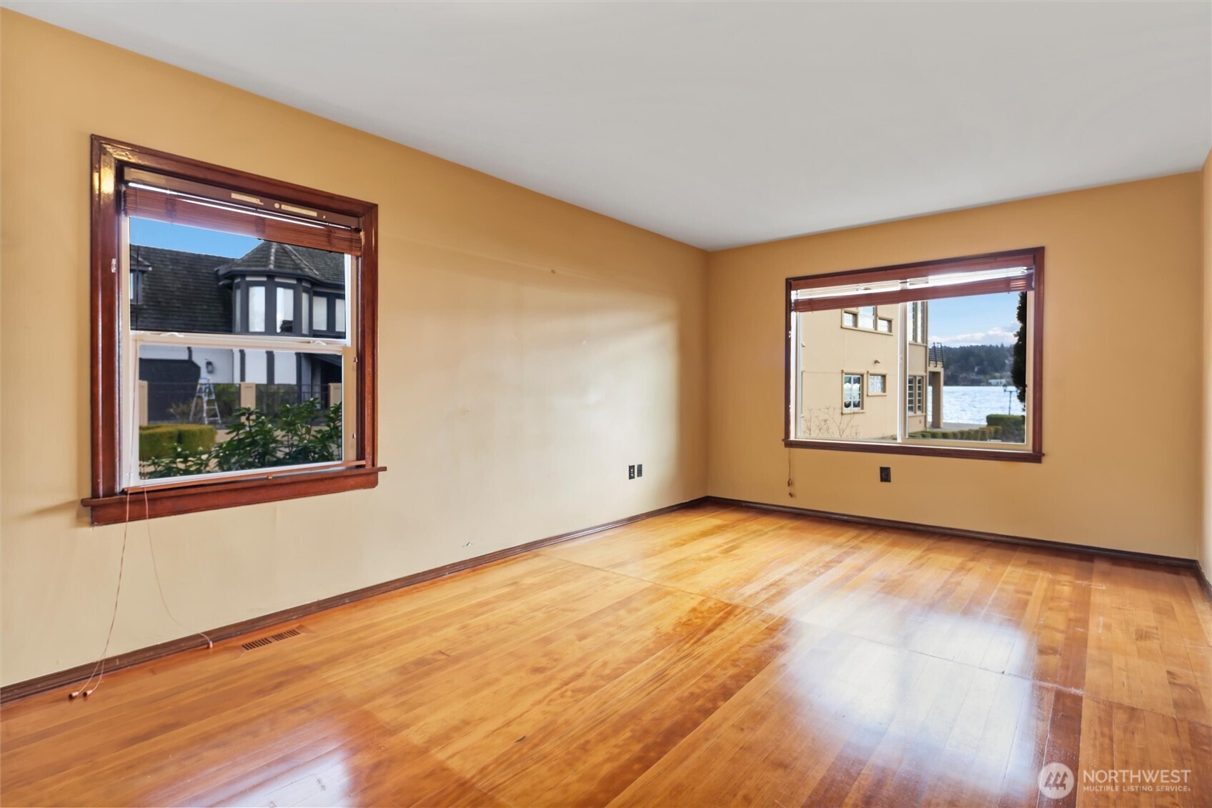 4728 NE 172nd Street , Lake Forest Park, WA 98155