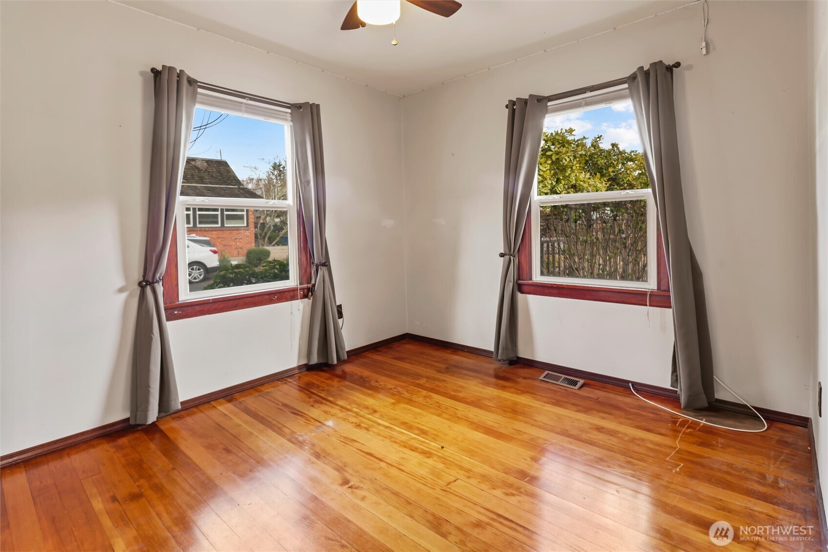 4728 NE 172nd Street , Lake Forest Park, WA 98155