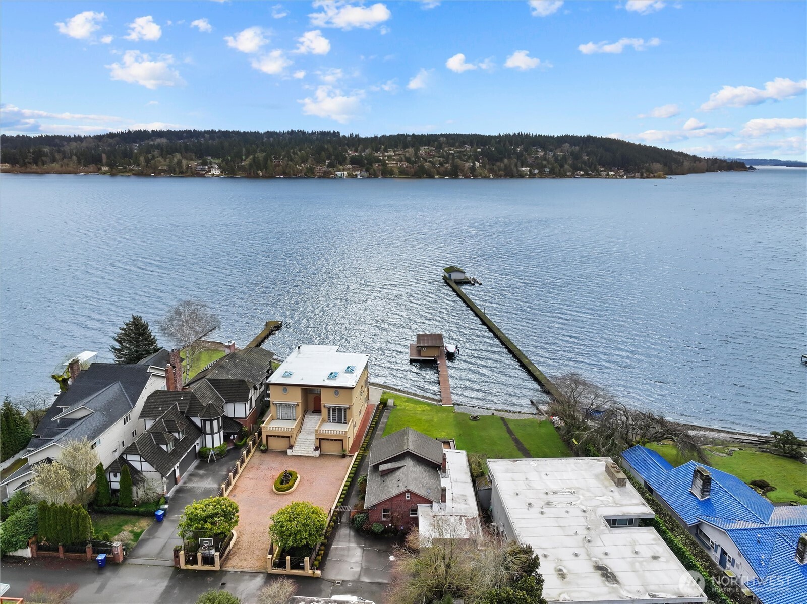 4728 NE 172nd Street , Lake Forest Park, WA 98155