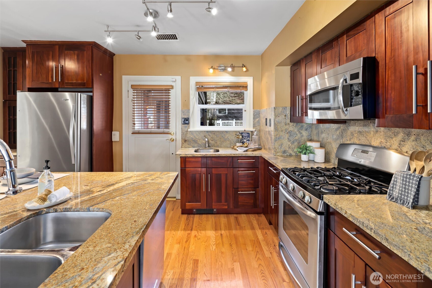 4728 NE 172nd Street , Lake Forest Park, WA 98155