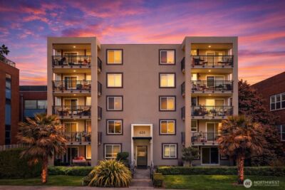 626 4th Avenue W #104, Seattle, WA 98119-4502