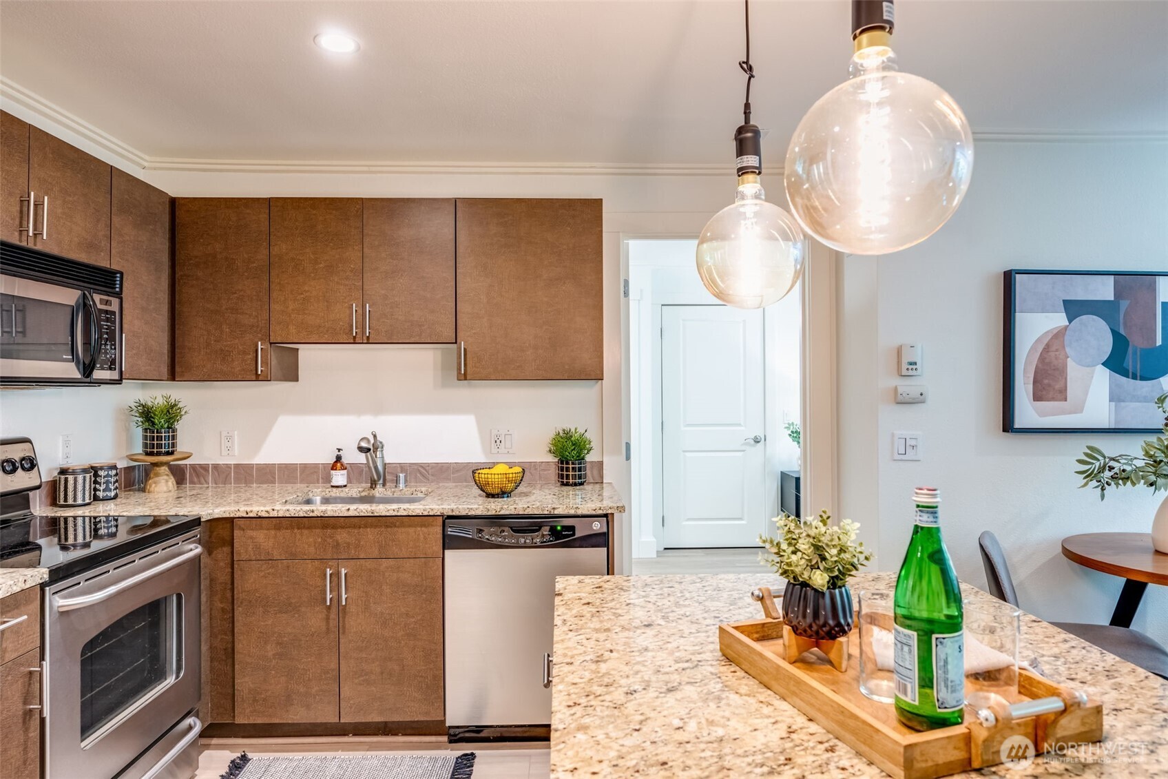 626 4th Avenue W #104, Seattle, WA 98119-4502