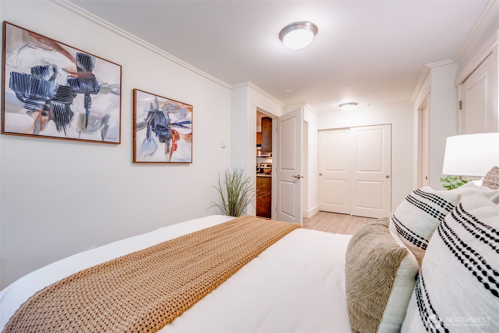 626 4th Avenue W #104, Seattle, WA 98119-4502