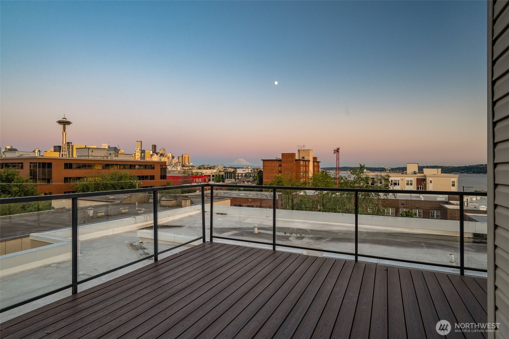 626 4th Avenue W #104, Seattle, WA 98119-4502