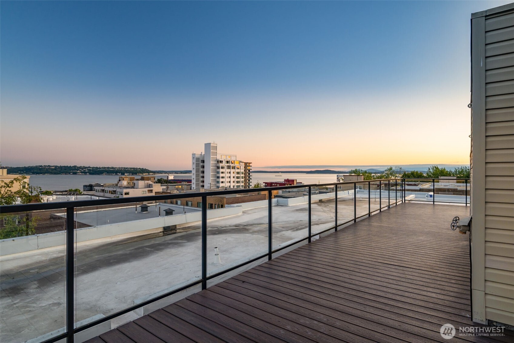 626 4th Avenue W #104, Seattle, WA 98119-4502