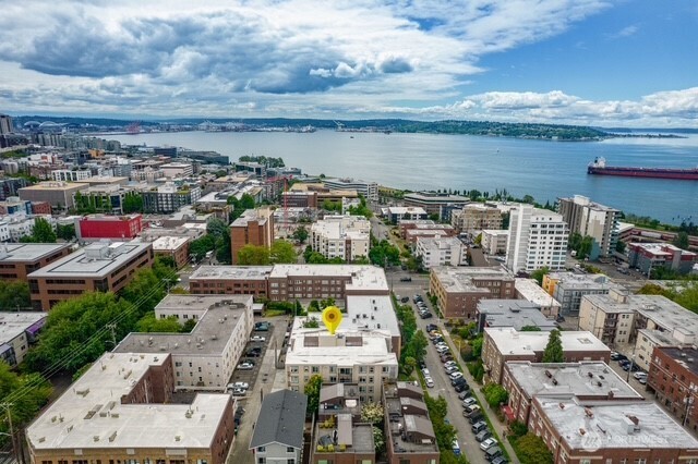 626 4th Avenue W #104, Seattle, WA 98119-4502