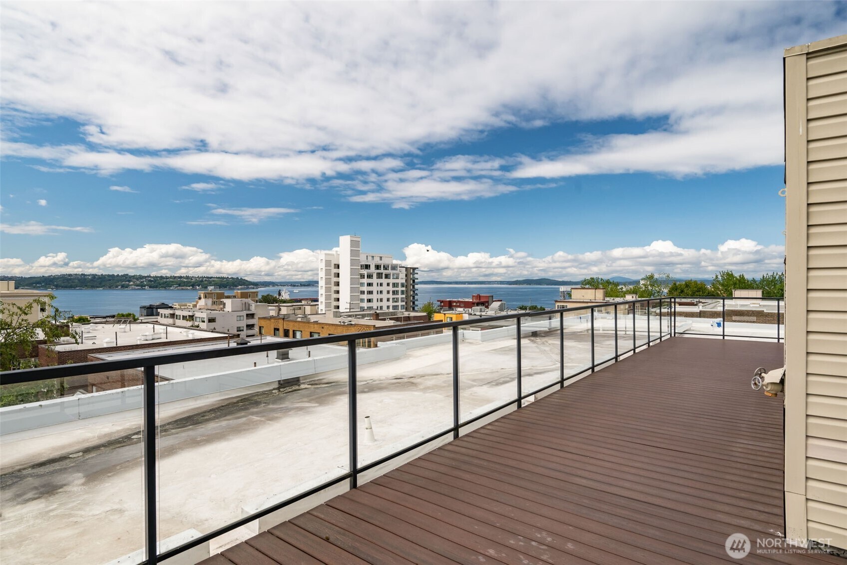 626 4th Avenue W #104, Seattle, WA 98119-4502