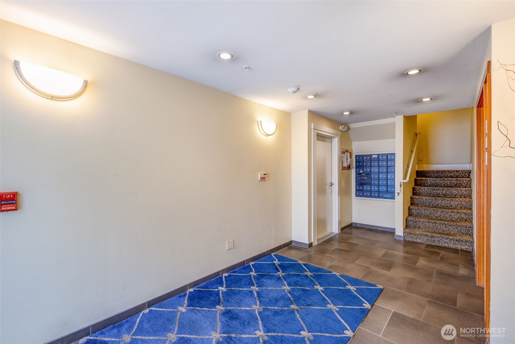 626 4th Avenue W #104, Seattle, WA 98119-4502