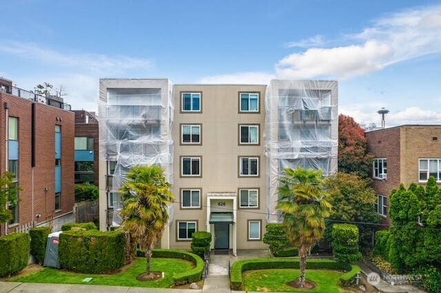 626 4th Avenue W #104, Seattle, WA 98119-4502