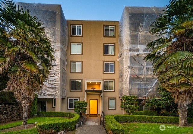 626 4th Avenue W #104, Seattle, WA 98119-4502