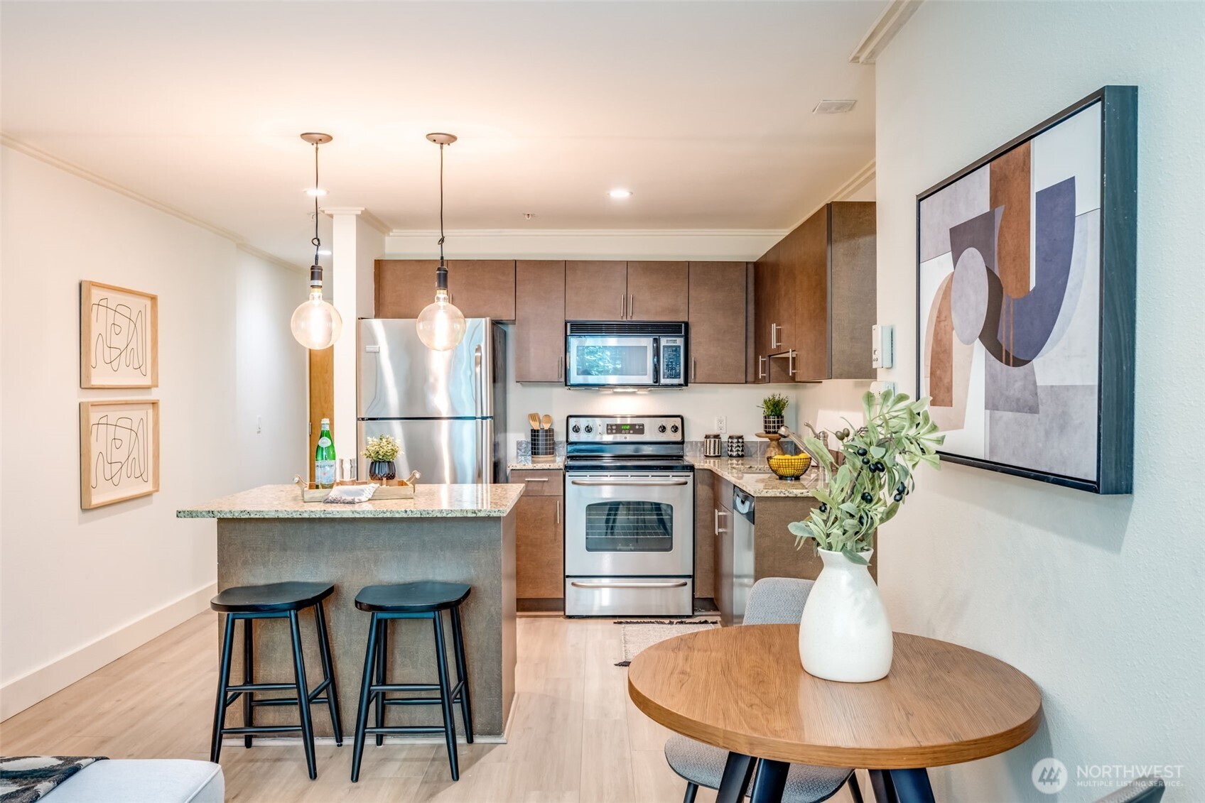 626 4th Avenue W #104, Seattle, WA 98119-4502