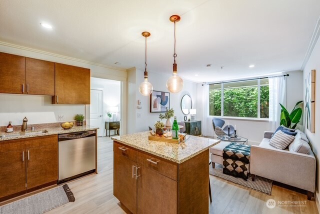 626 4th Avenue W #104, Seattle, WA 98119-4502