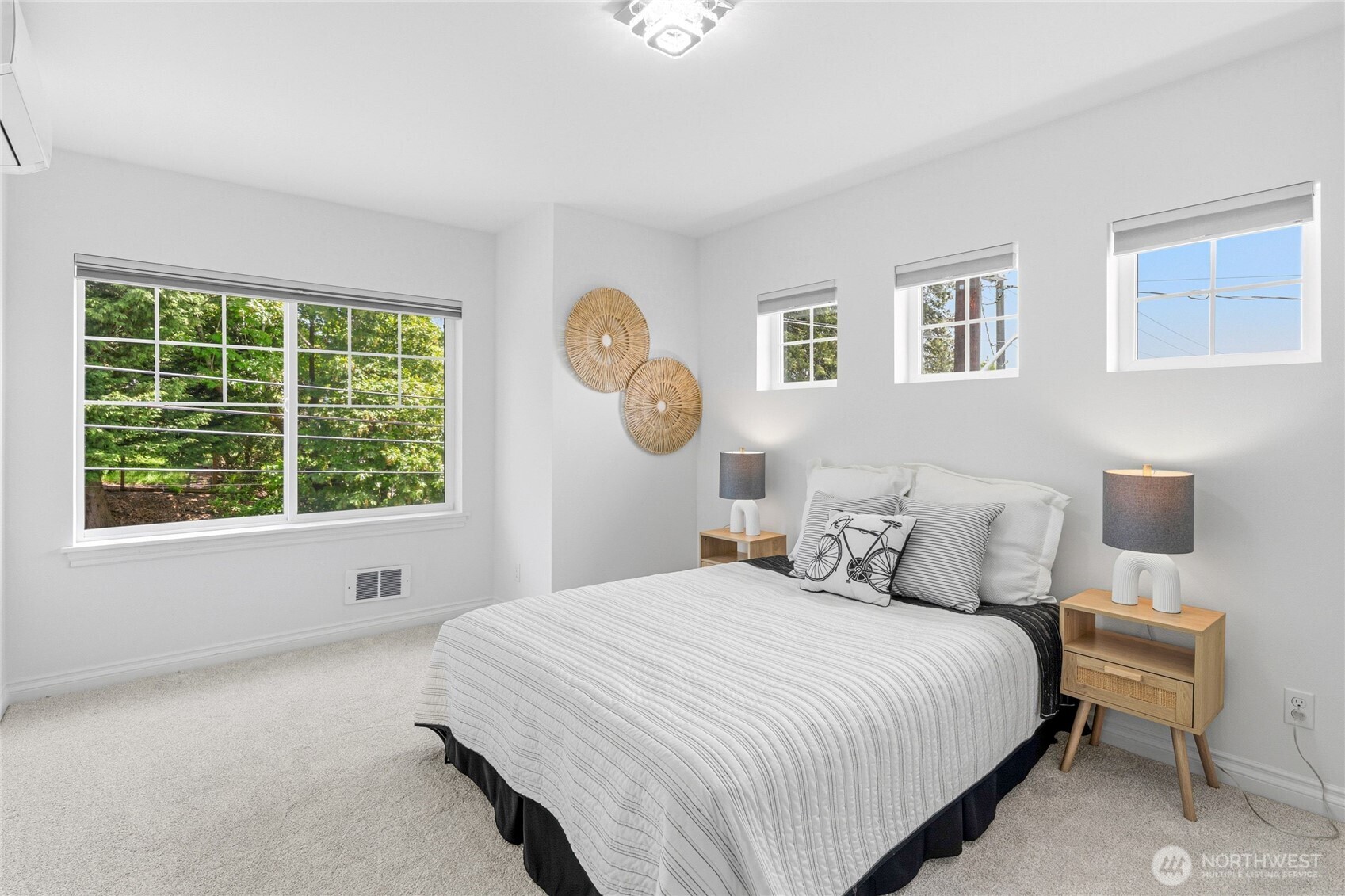 4930 S Holly Street , Seattle, WA 98118