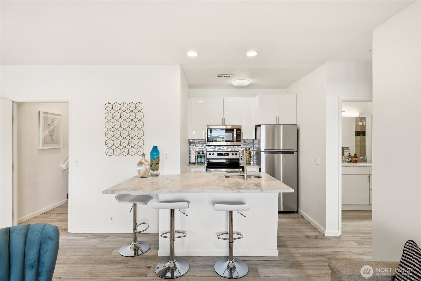 28630 Soundview Drive S, Des Moines, WA 98198