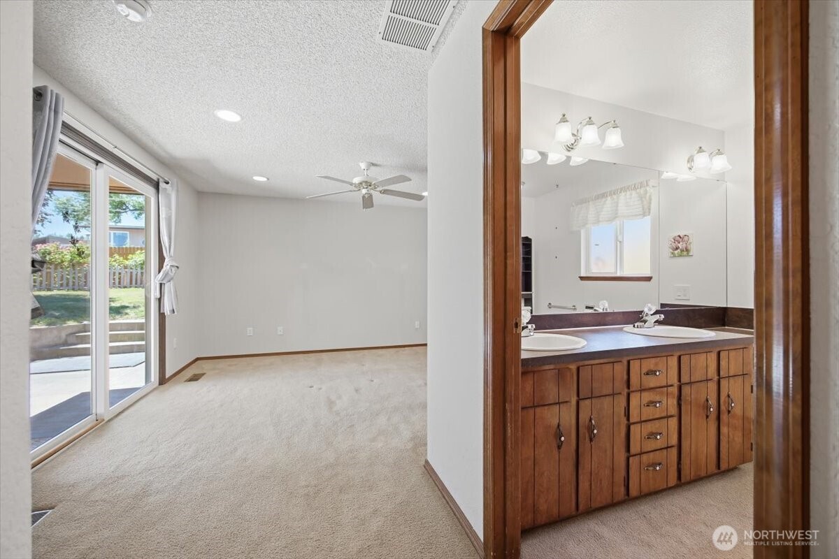 6411 W Willamette Ave , Kennewick, WA 99336