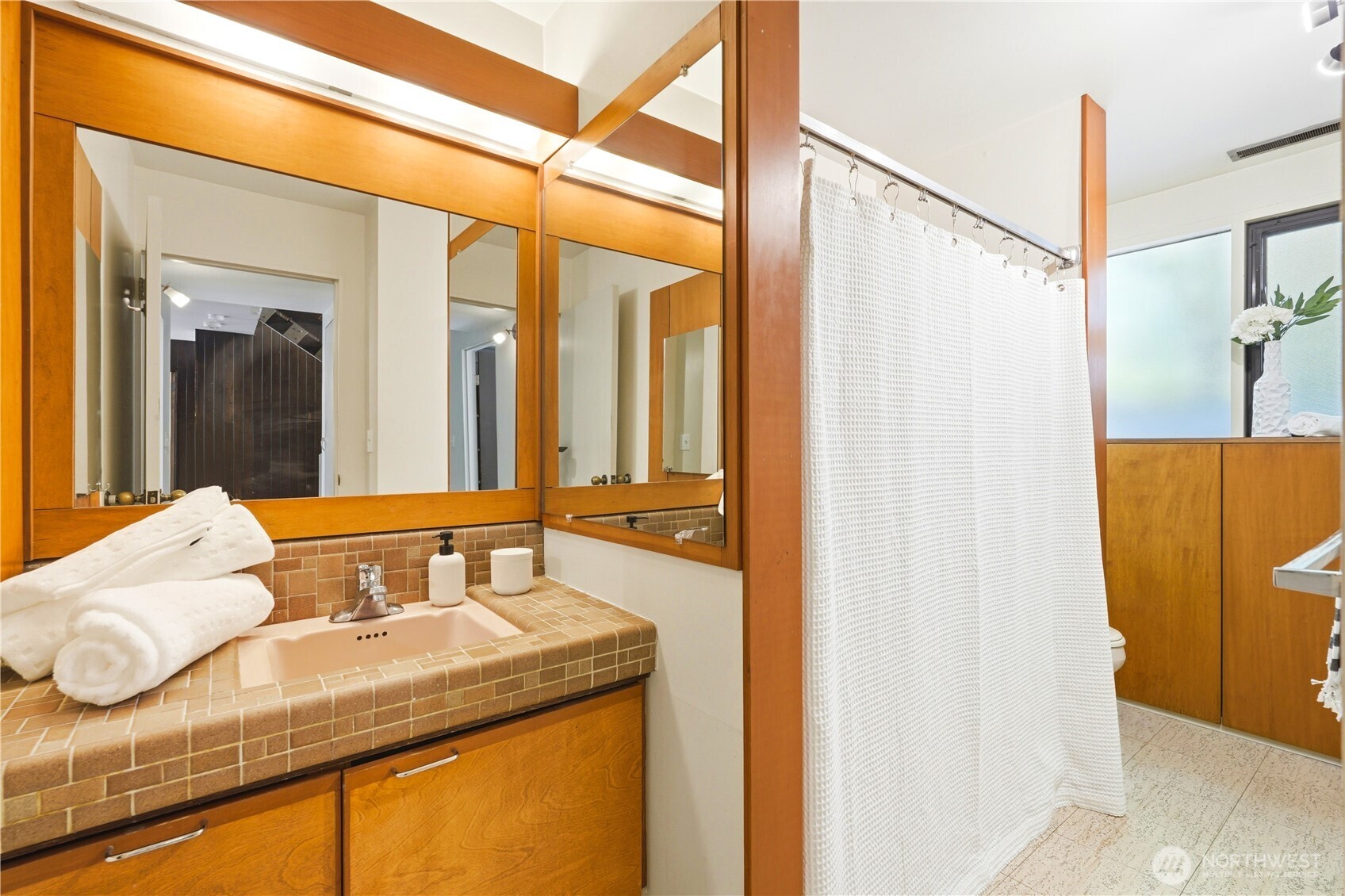 17200 10th Avenue NW, Shoreline, WA 98177