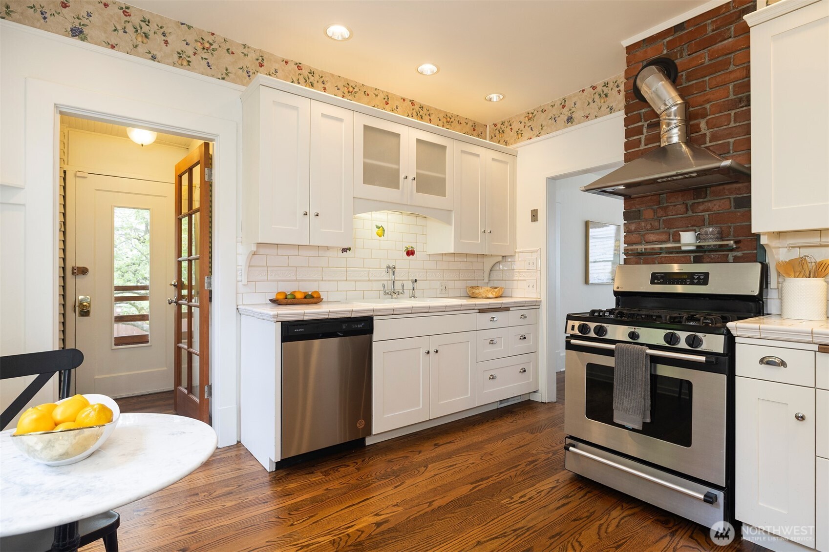 806 15th Avenue E, Seattle, WA 98112