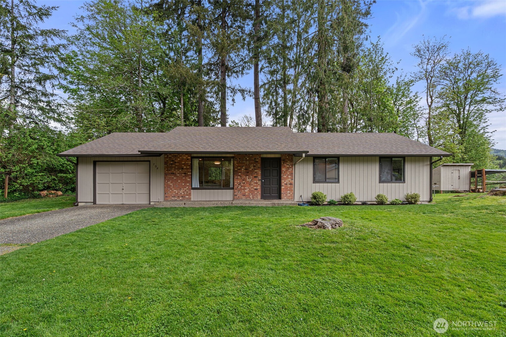 708 NE Eaton Court , Castle Rock, WA 98611