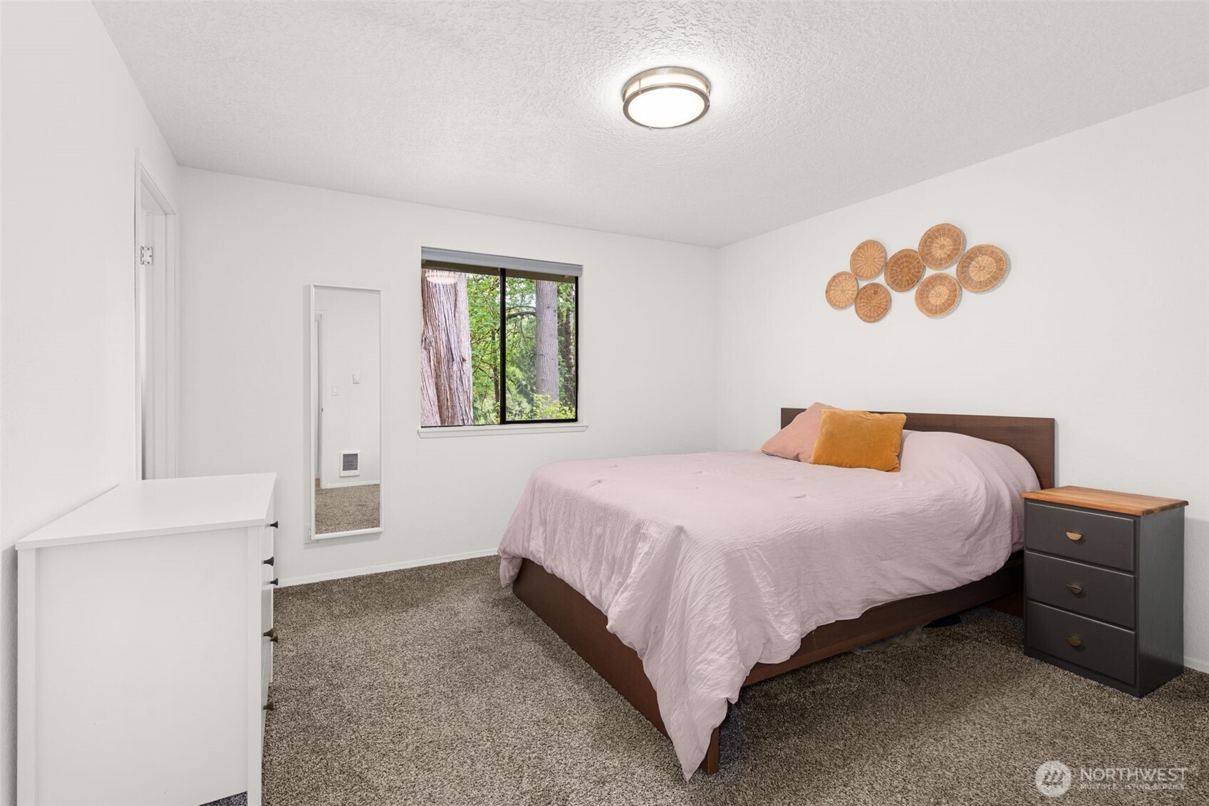 708 NE Eaton Court , Castle Rock, WA 98611