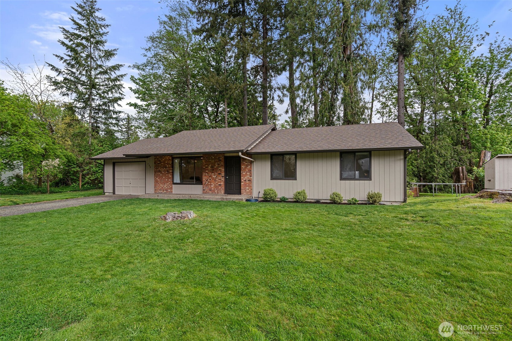 708 NE Eaton Court , Castle Rock, WA 98611