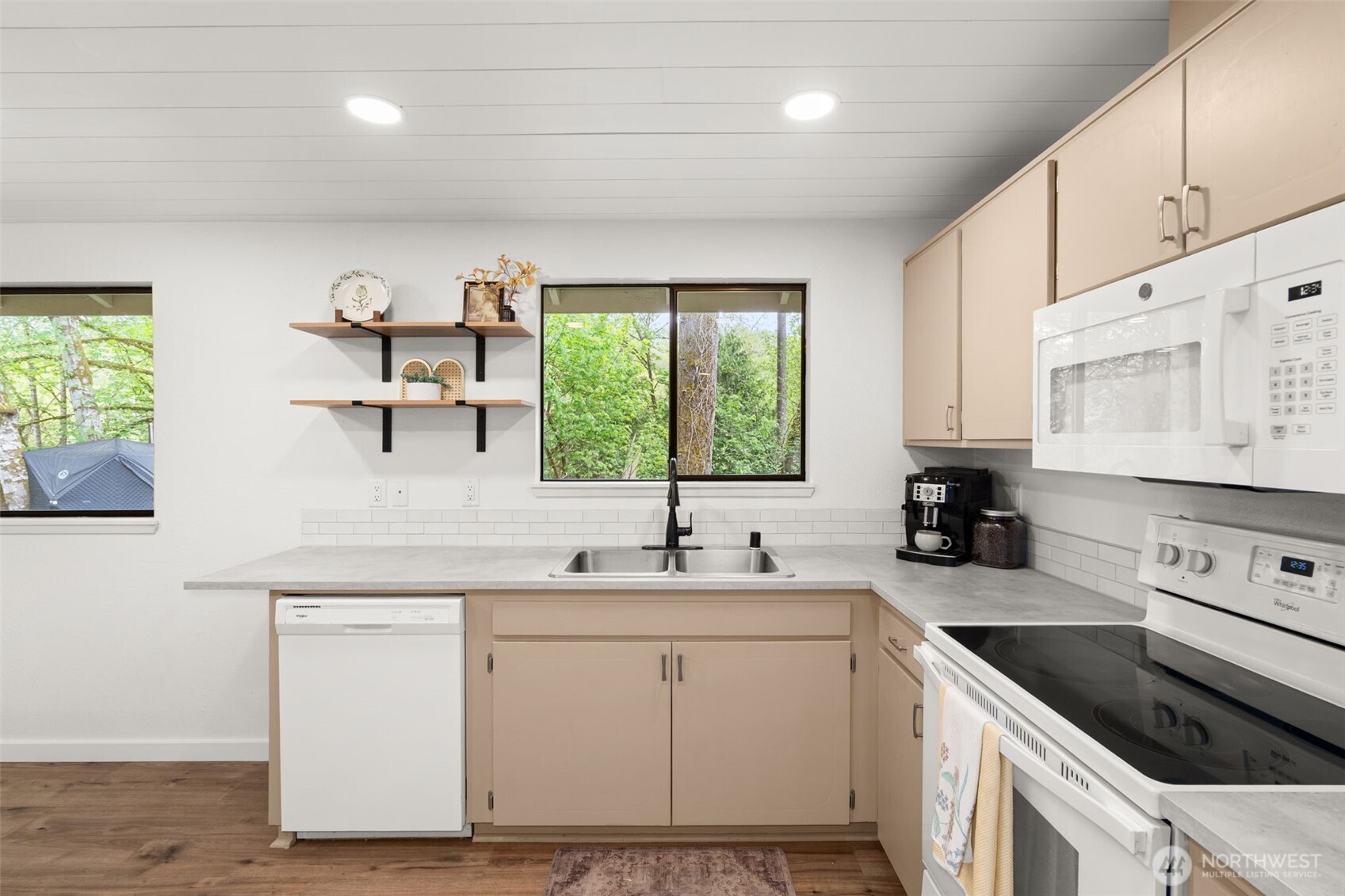 708 NE Eaton Court , Castle Rock, WA 98611