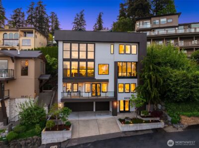 8902 NE 117th Place , Kirkland, WA 98034