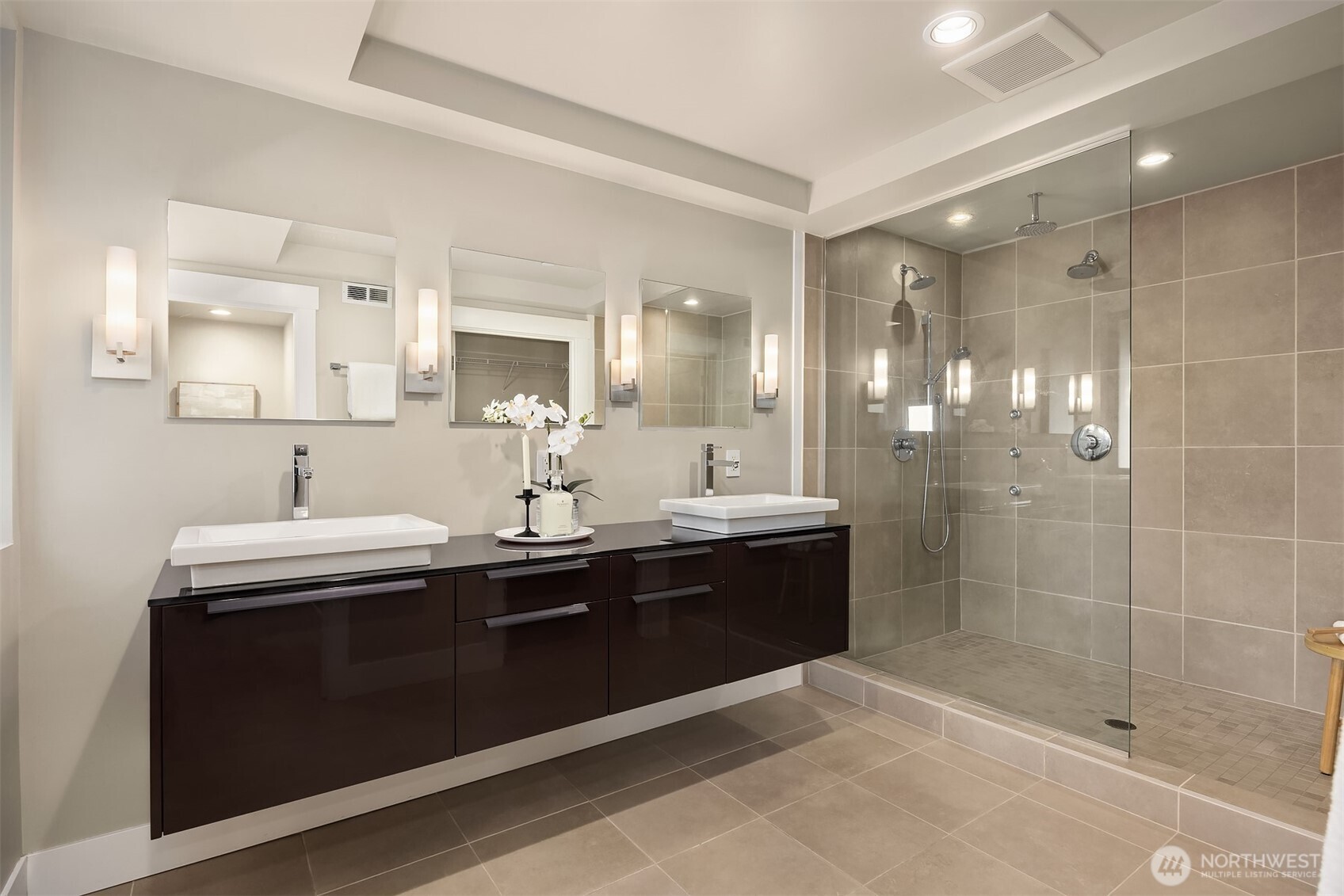 8902 NE 117th Place , Kirkland, WA 98034