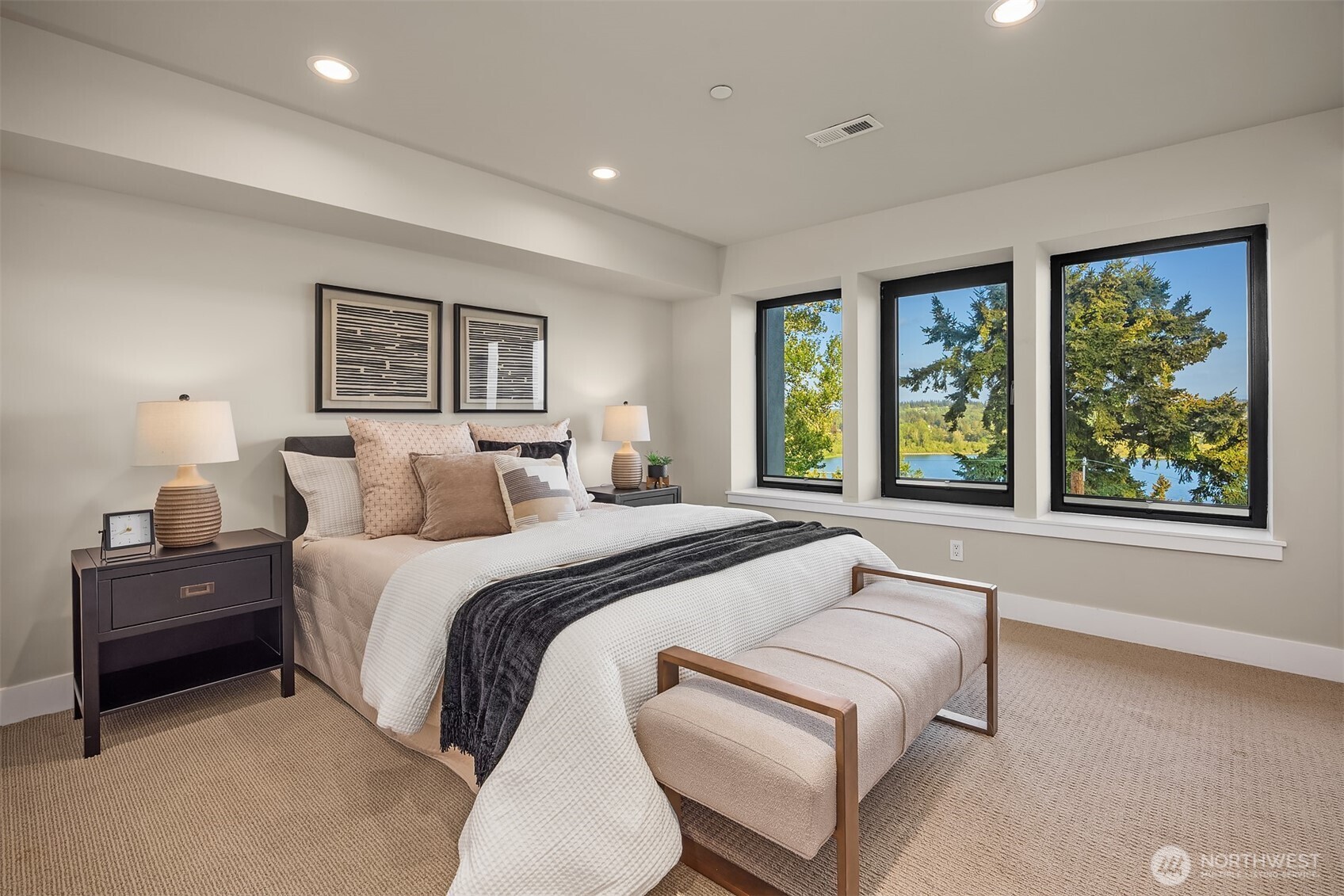 8902 NE 117th Place , Kirkland, WA 98034
