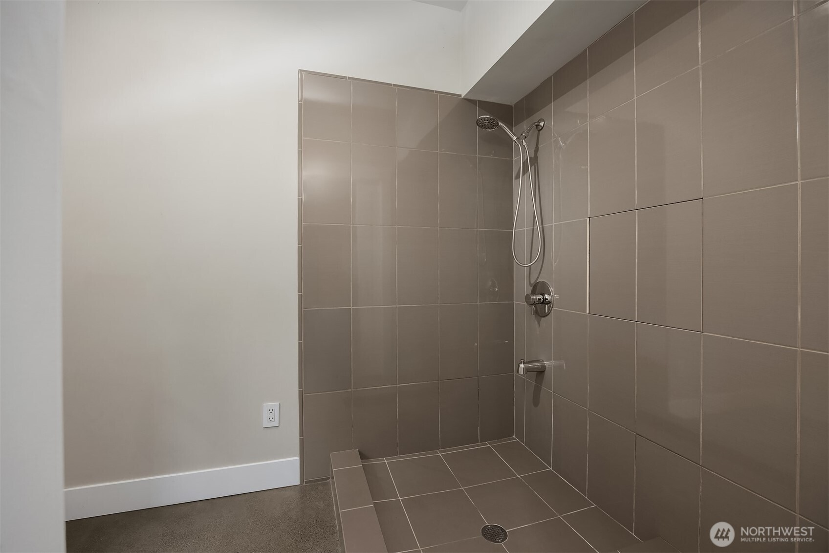8902 NE 117th Place , Kirkland, WA 98034