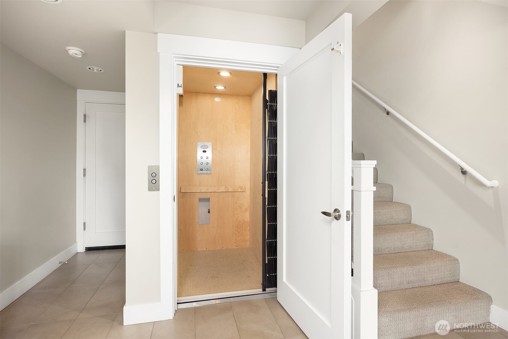 8902 NE 117th Place , Kirkland, WA 98034