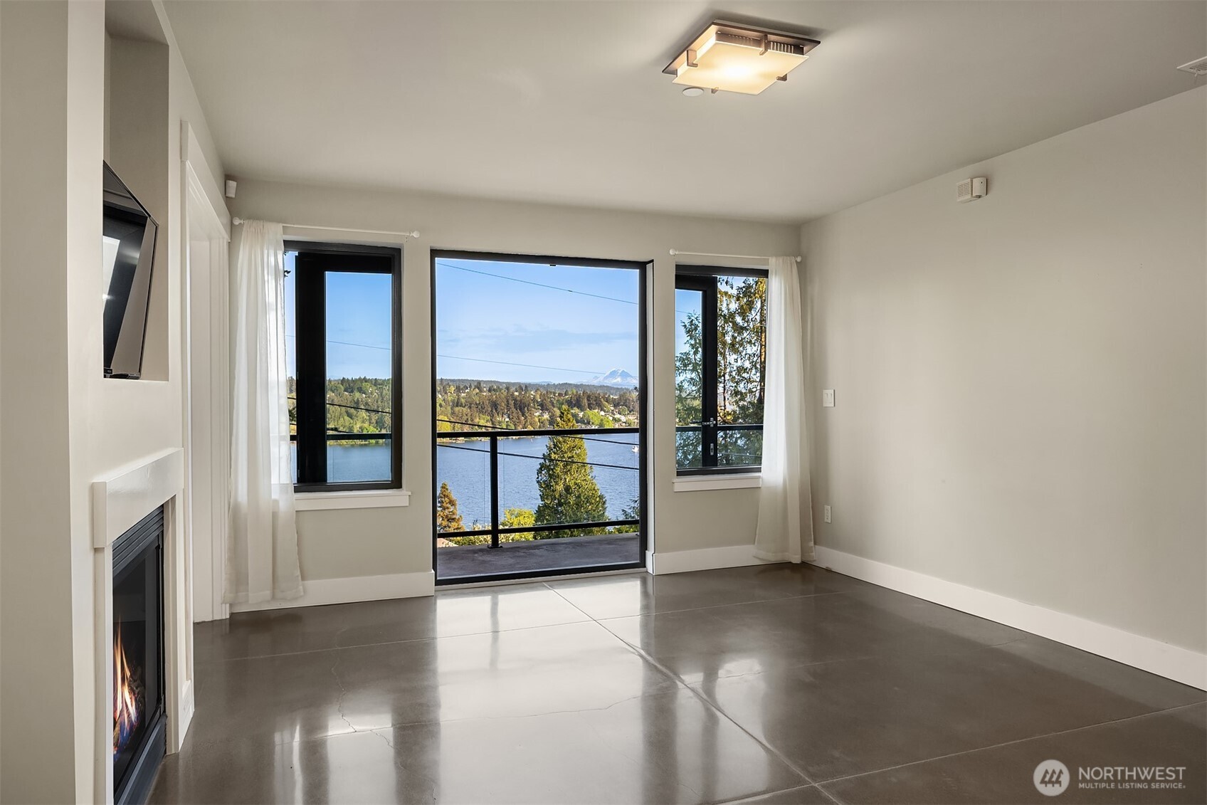 8902 NE 117th Place , Kirkland, WA 98034