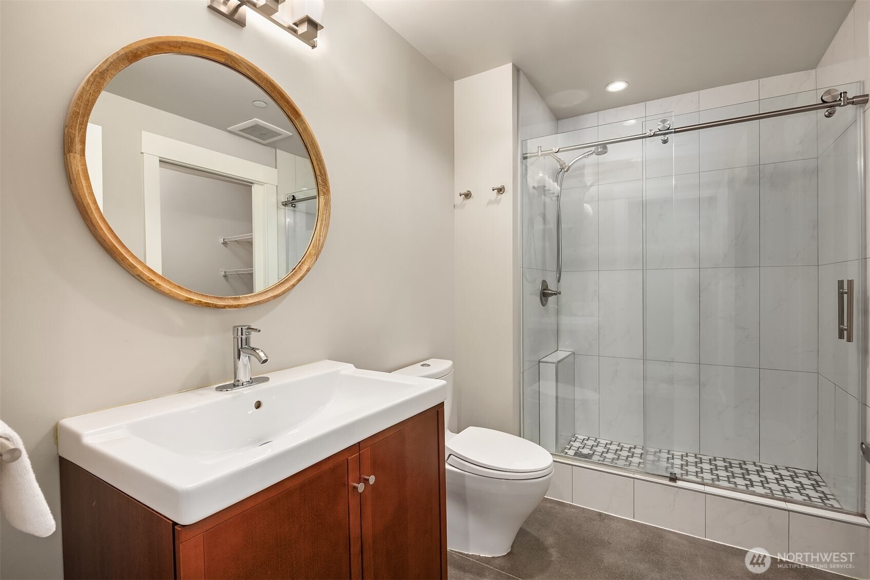 8902 NE 117th Place , Kirkland, WA 98034