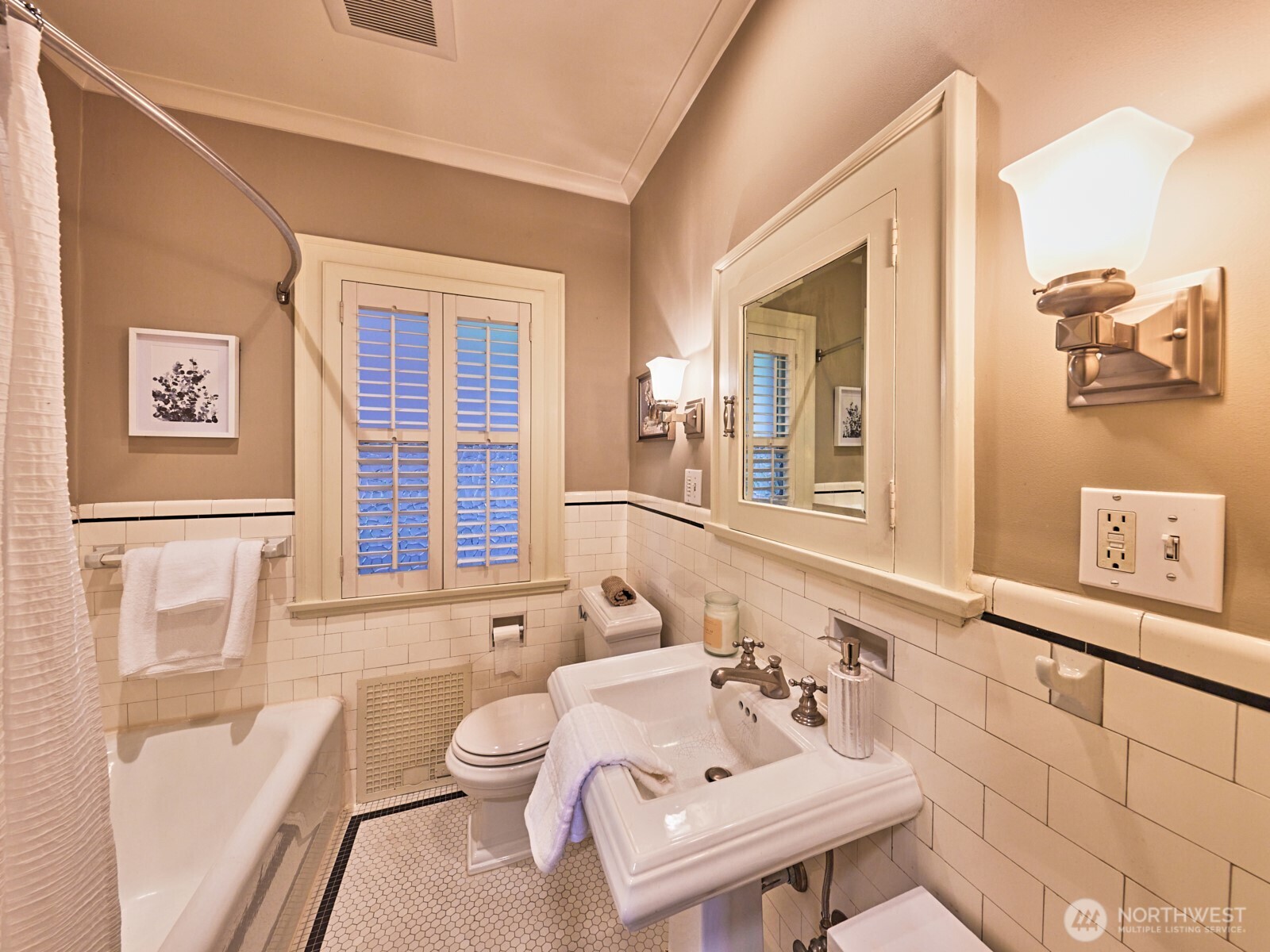 700 W Prospect Street , Seattle, WA 98119