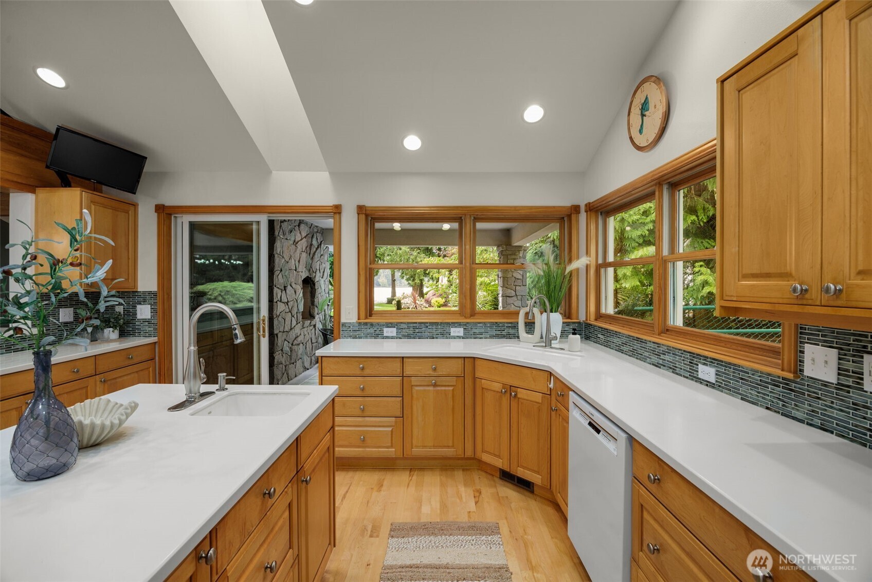 3718 S 334th Street , Federal Way, WA 98001