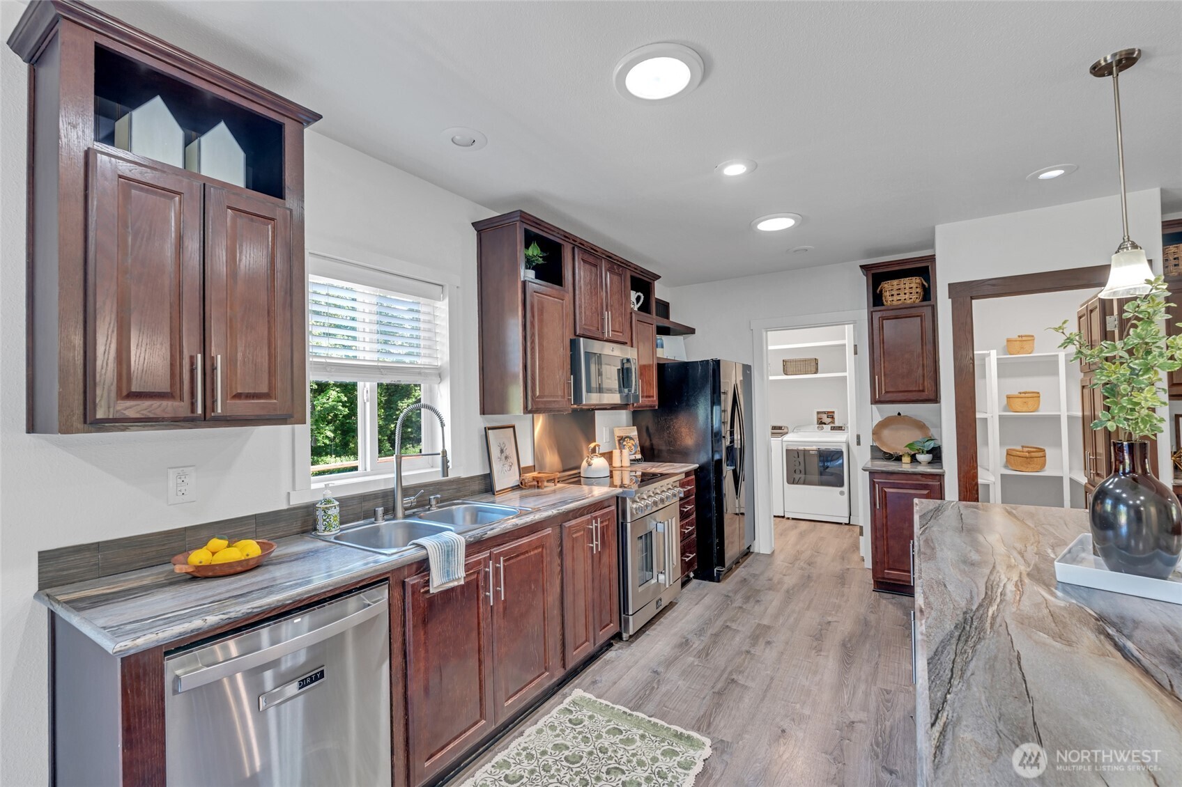 9889 Sportsman Club Road NE, Bainbridge Island, WA 98110-1587