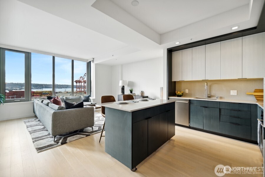 590 1st Avenue S #805, Seattle, WA 98104