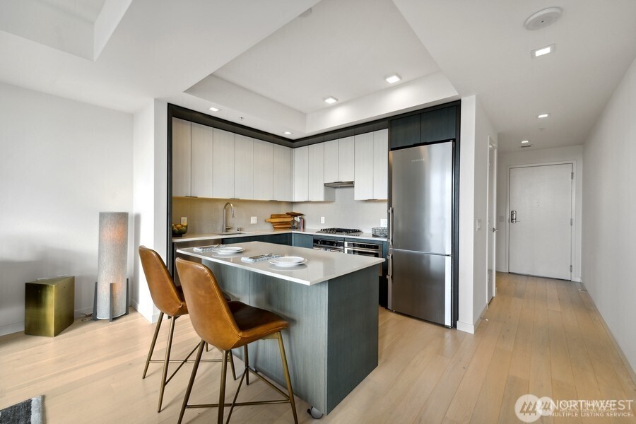 590 1st Avenue S #805, Seattle, WA 98104
